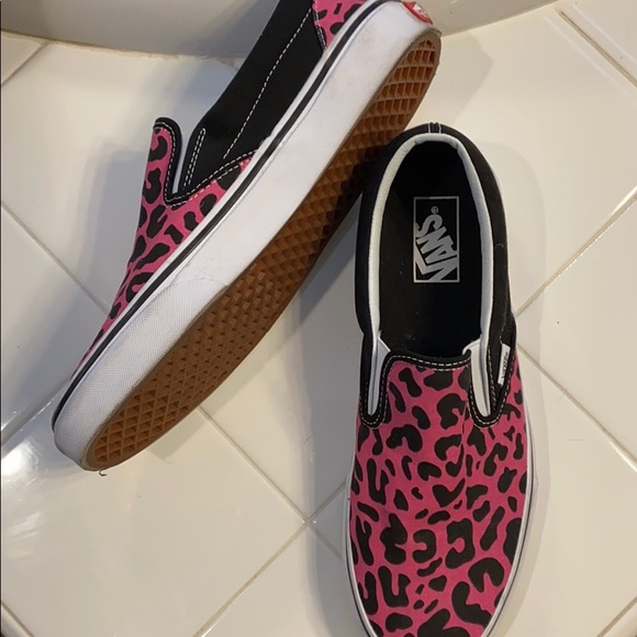 SOLD Pink leapord vans like new women’s size 11 - Picture 2 of 3